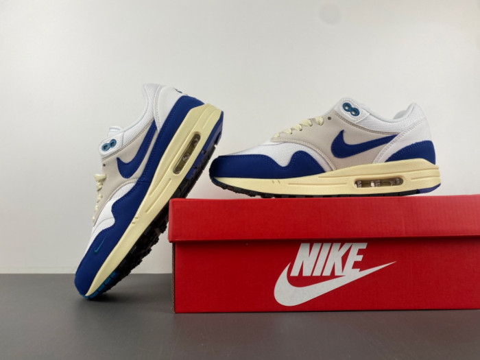 NIKE Air Max 1