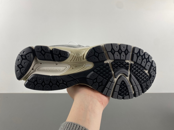 New Balance 2002R
