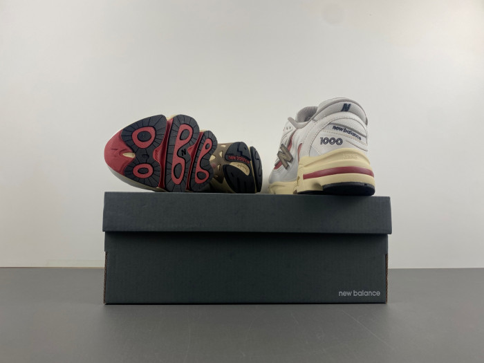 NEW BALANCE 1000