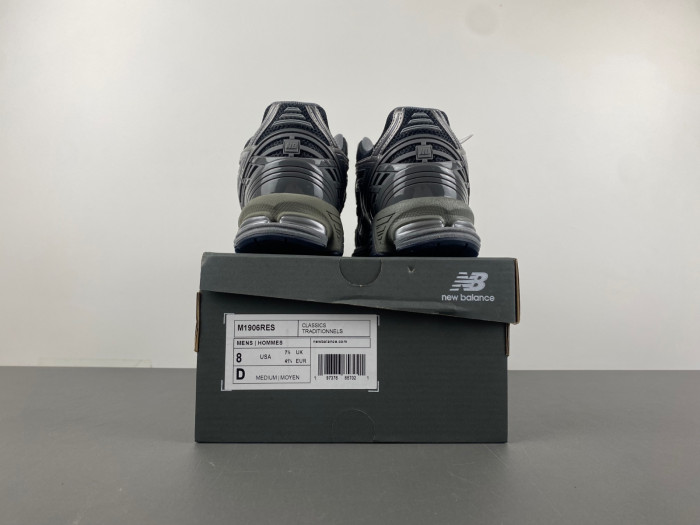 NEW BALANCE 1906R