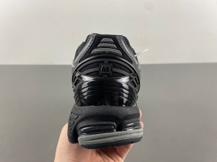 New Balance 1906R