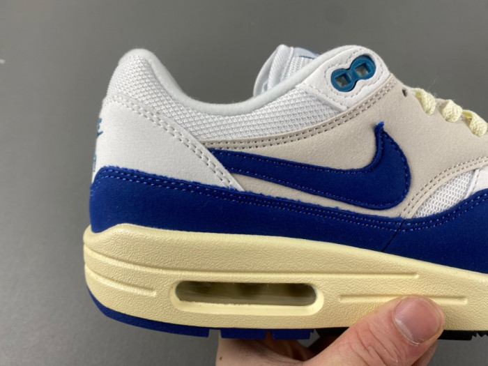 NIKE Air Max 1