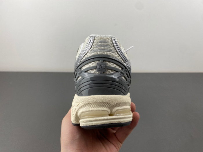 New Balance 1906R