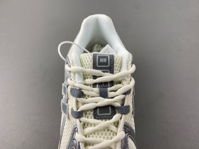 New Balance 1906R