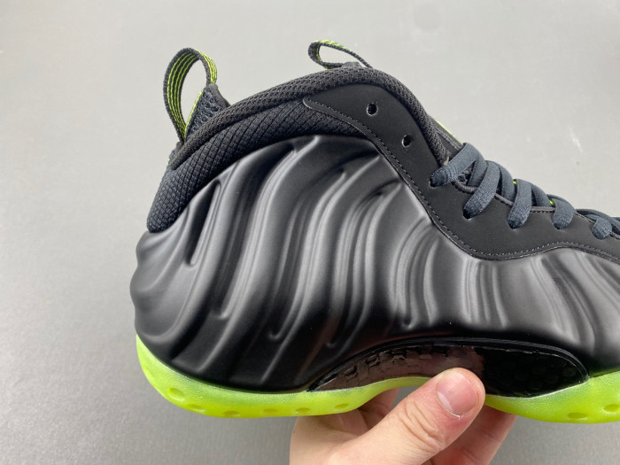 NIKE Air Foamposite One