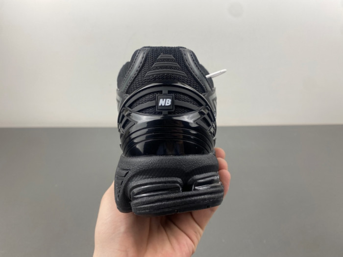 New Balance 1906R
