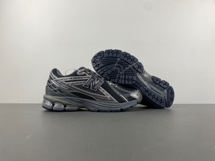 NEW BALANCE 1906R