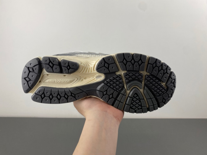 New Balance 1906R
