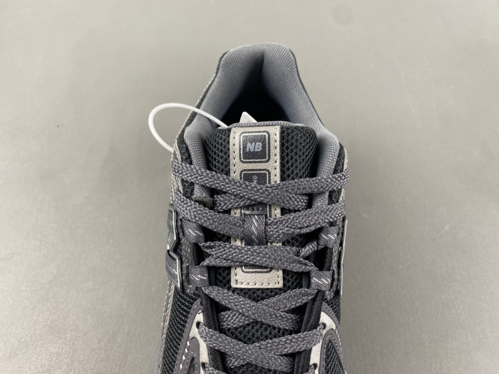 NEW BALANCE 1906R