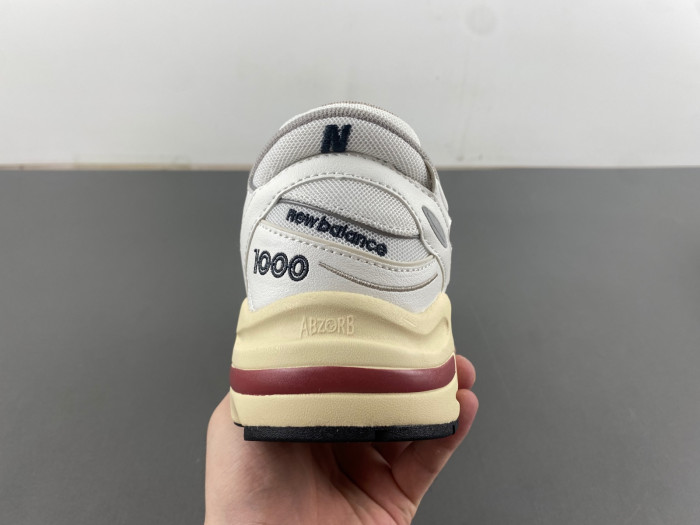 NEW BALANCE 1000