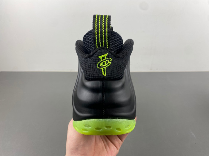 NIKE Air Foamposite One