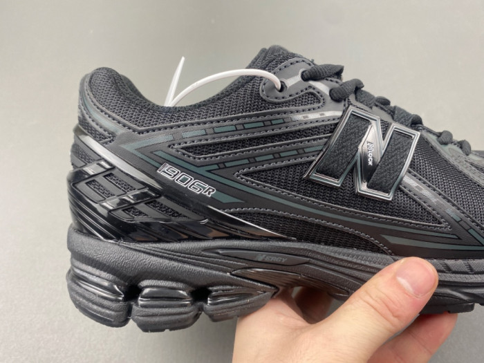 New Balance 1906R