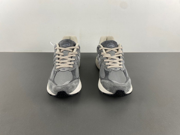 New Balance 2002R