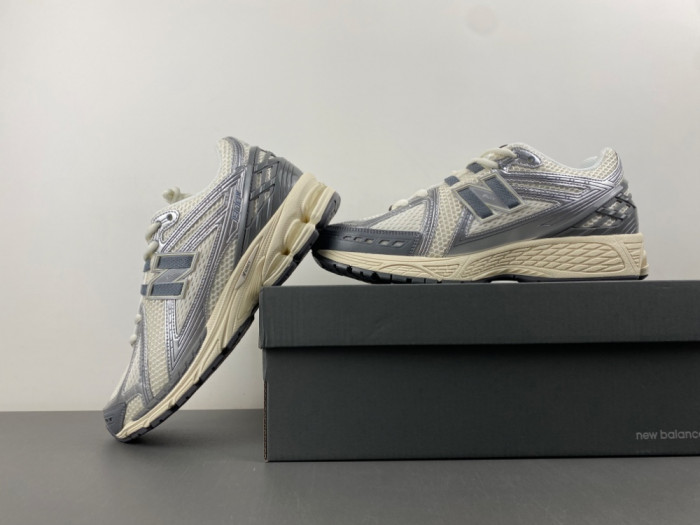 New Balance 1906R