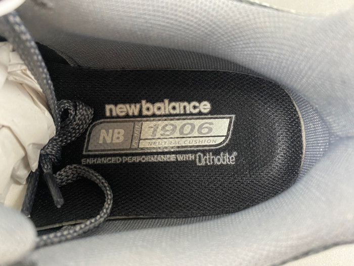 NEW BALANCE 1906R