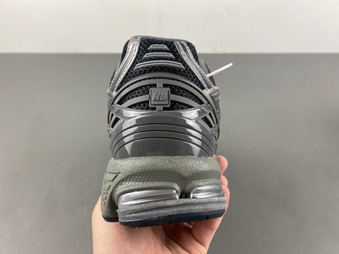 NEW BALANCE 1906R