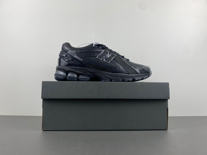 New Balance 1906R