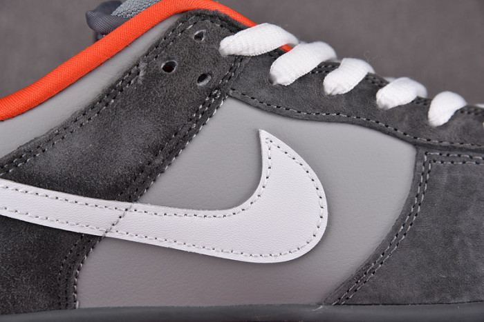 NIKE Jeff Staple Dunk Low Pro SB