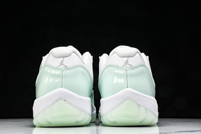 Wmns Air Jordan 11 Retro Low