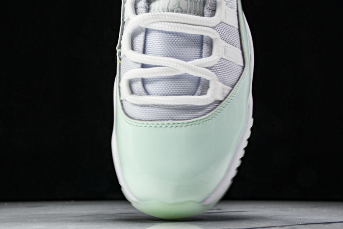 Wmns Air Jordan 11 Retro Low