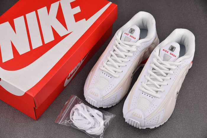 NIKE Shox R4 