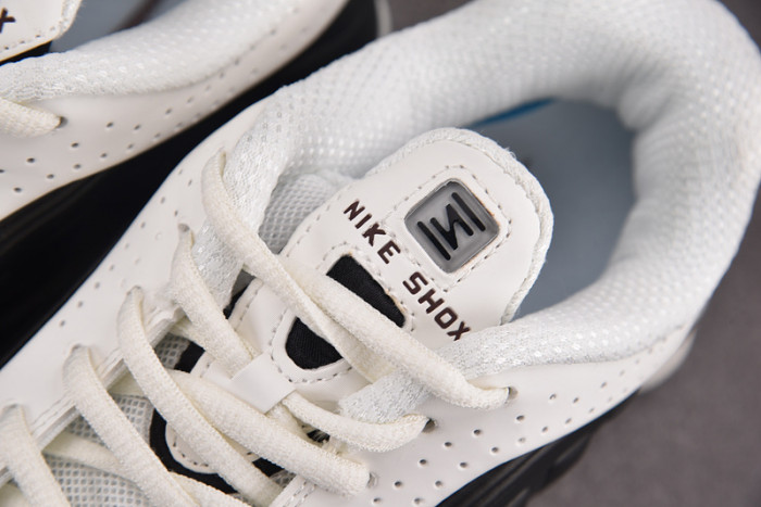 NIKE Shox R4