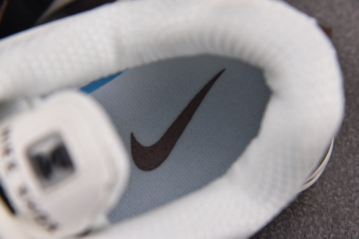 NIKE Shox R4