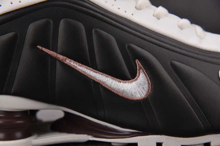 NIKE Shox R4