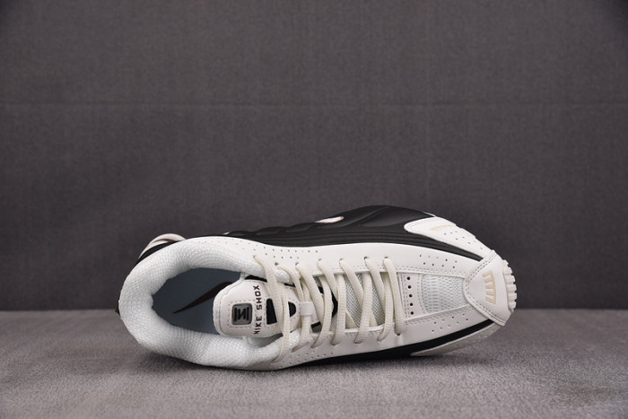 NIKE Shox R4