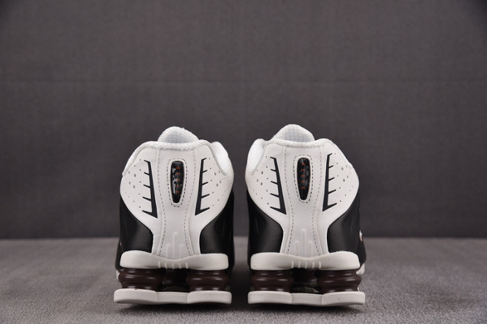 NIKE Shox R4