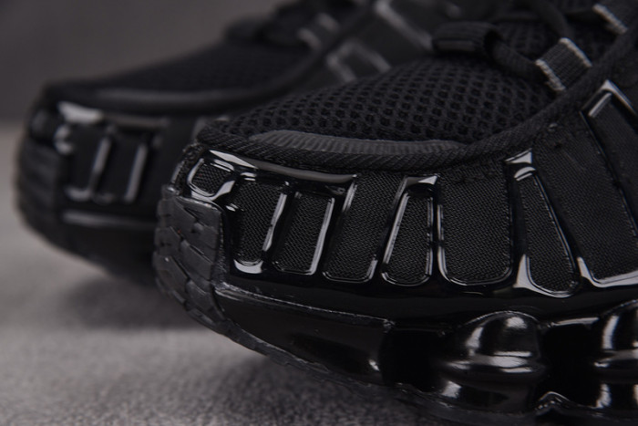 NIKE Wmns Shox TL