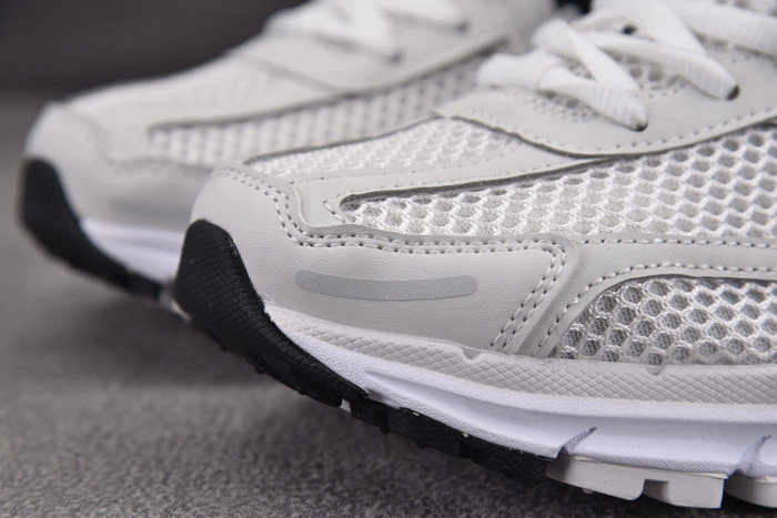 Nike Air Zoom Vomero 5