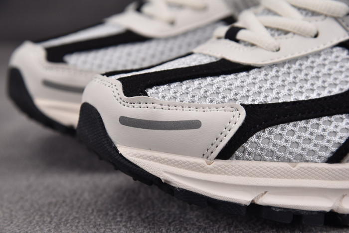 Nike Air Zoom Vomero 5