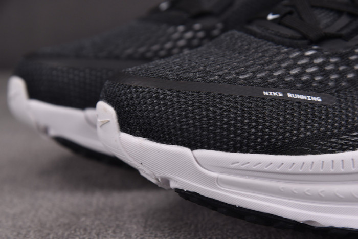 Nike Air Zoom Vomero 18