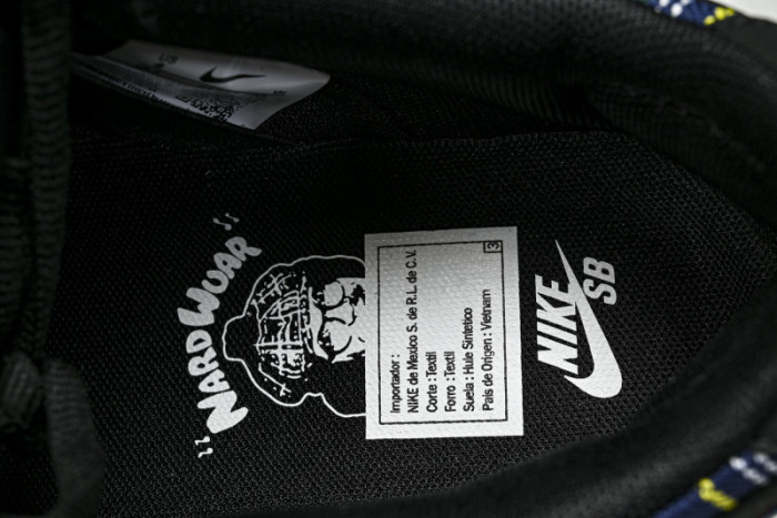 Nardwuar x Nike SB Dunk Low Pro II1493-600