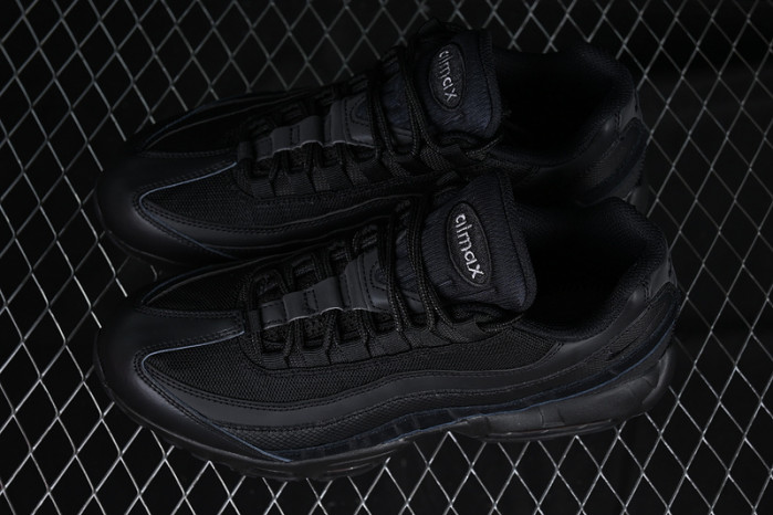 NIKE Air Max 95 Essential