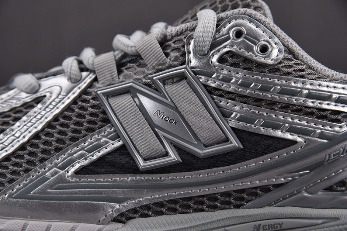 NEW BALANCE 1906R