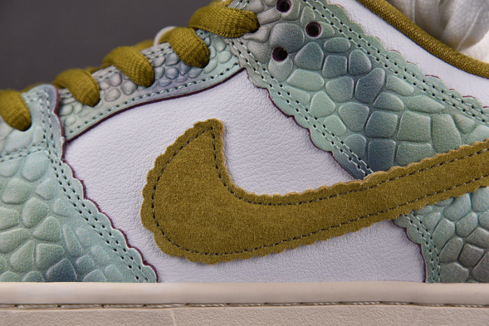 Alexis Sablone x Nike SB Dunk Low