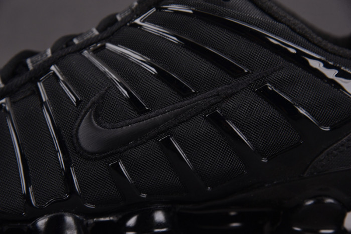 NIKE Wmns Shox TL
