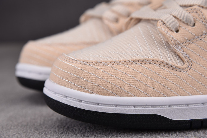 Albino & Preto x NIKE Dunk Low SB