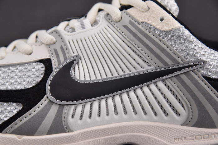 Nike Air Zoom Vomero 5