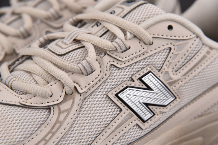 New Balance 740