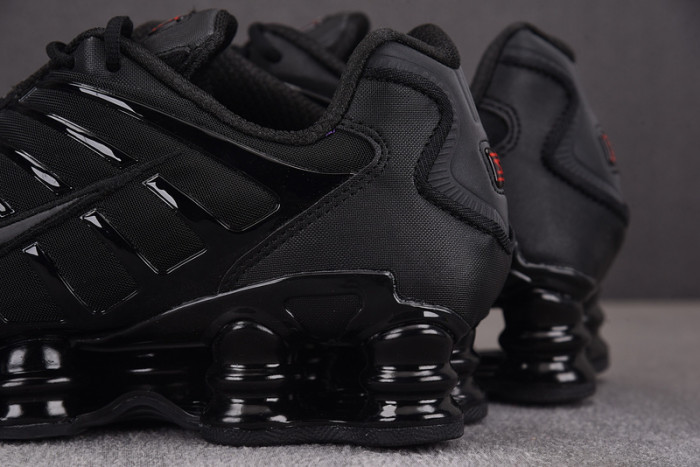 NIKE Wmns Shox TL