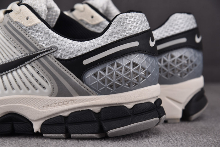 Nike Air Zoom Vomero 5