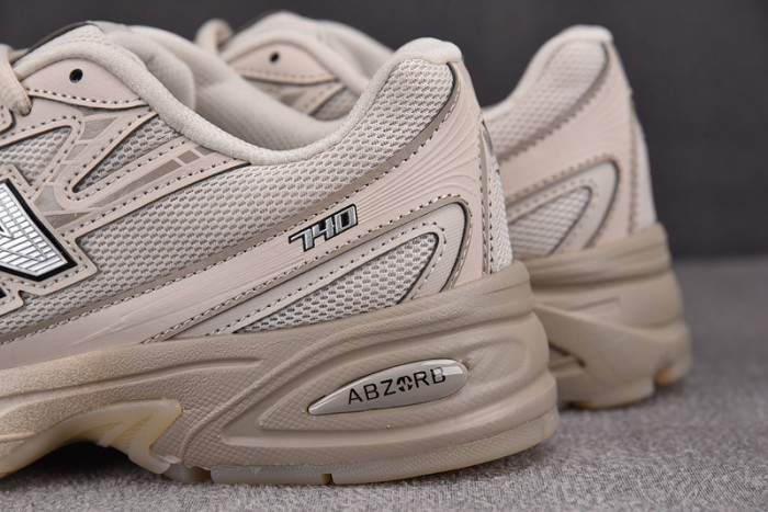New Balance 740