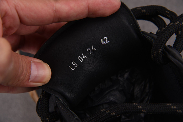 D10r b33 sneakers b330011