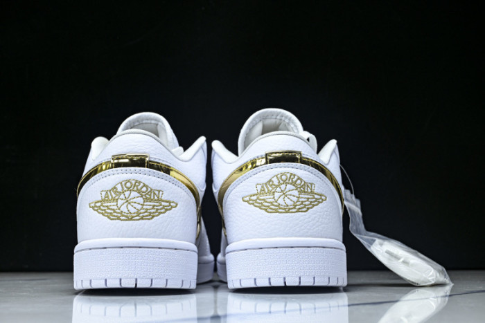 Air Jordan 1 Retro Low 