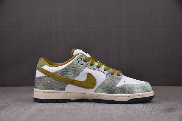 Alexis Sablone x Nike SB Dunk Low