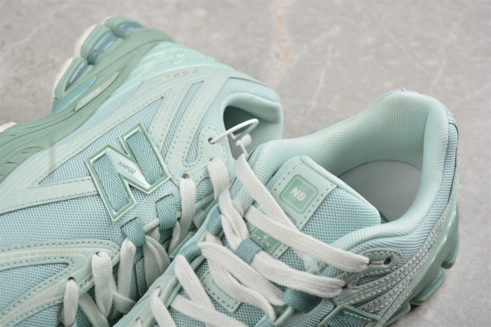 NEW BALANCE 1906R