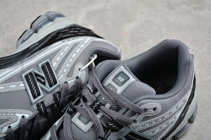 New Balance 1906R